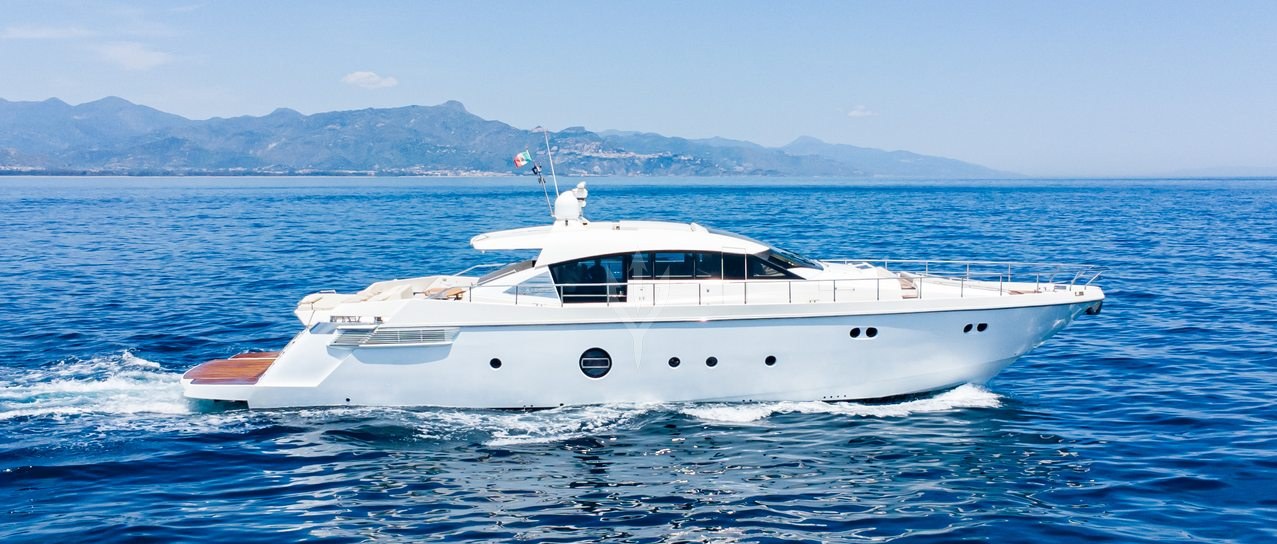 SOARIS yacht charter 1