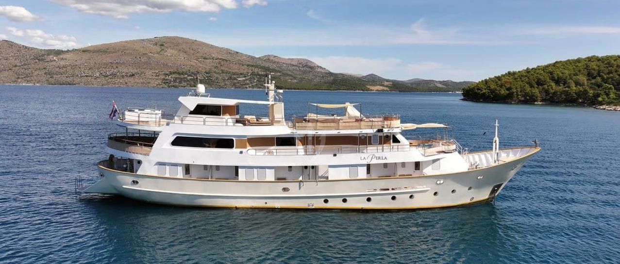 LA PERLA yacht charter 1