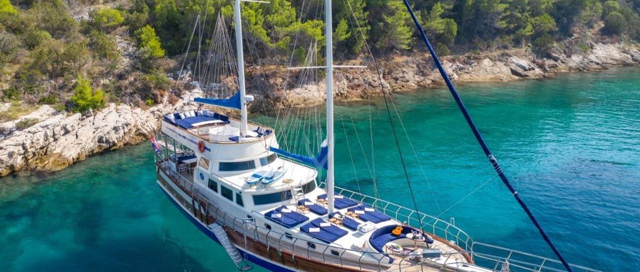 SAINT LUCA yacht charter 1