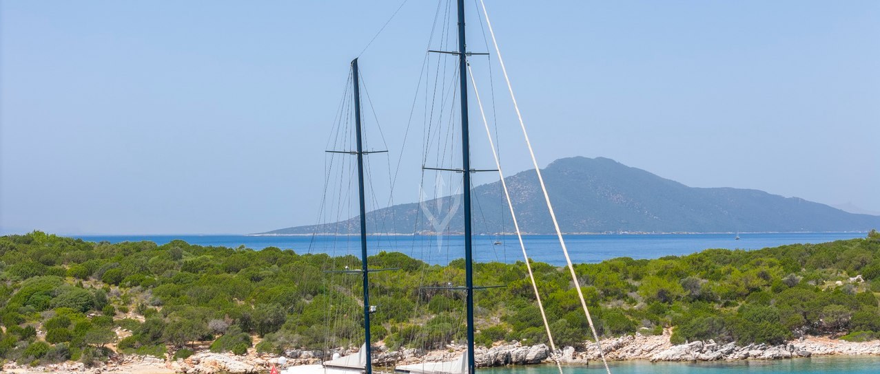 PERFORMANCE FEE yacht charter 1