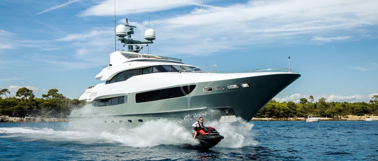 LEGENDA yacht charter 1