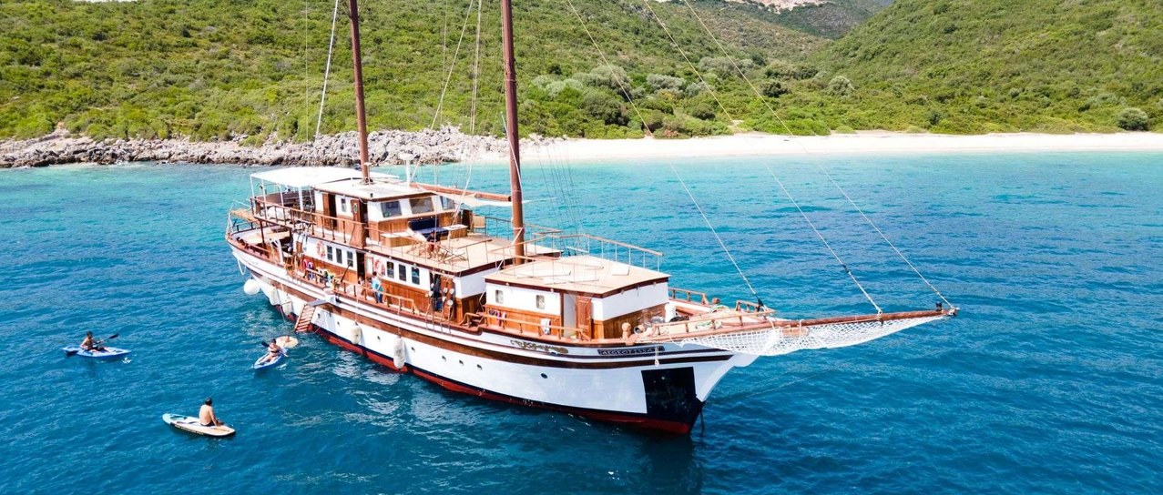 AEGEOTISSA II yacht charter 1