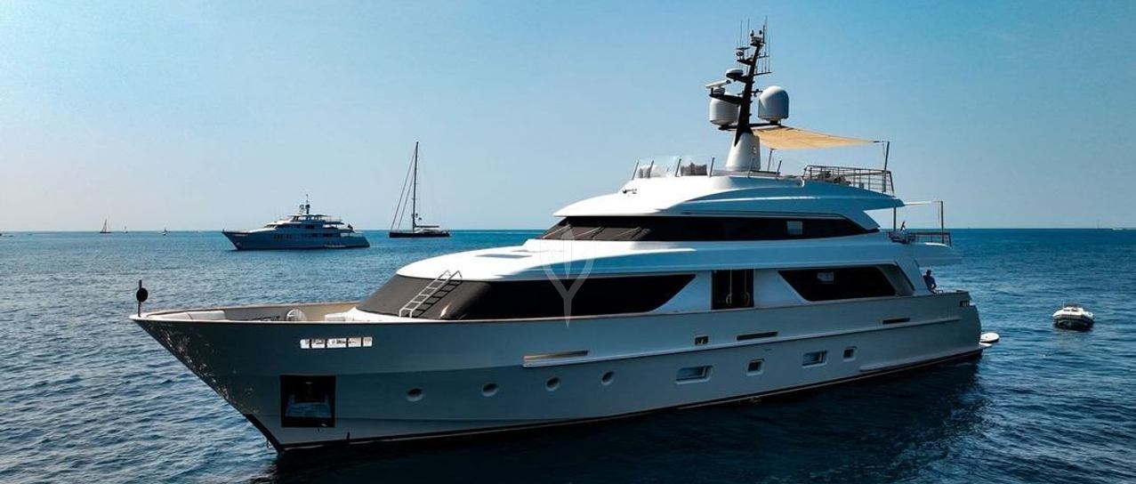 TINY WAVE yacht charter 1