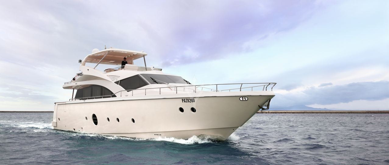 QUESTA È VITA yacht charter 1