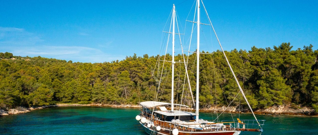 ALLUREE yacht charter 1