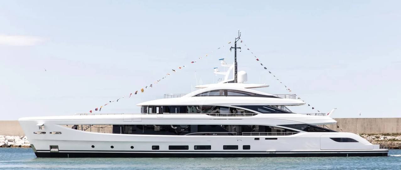 AMANTIS yacht charter 1