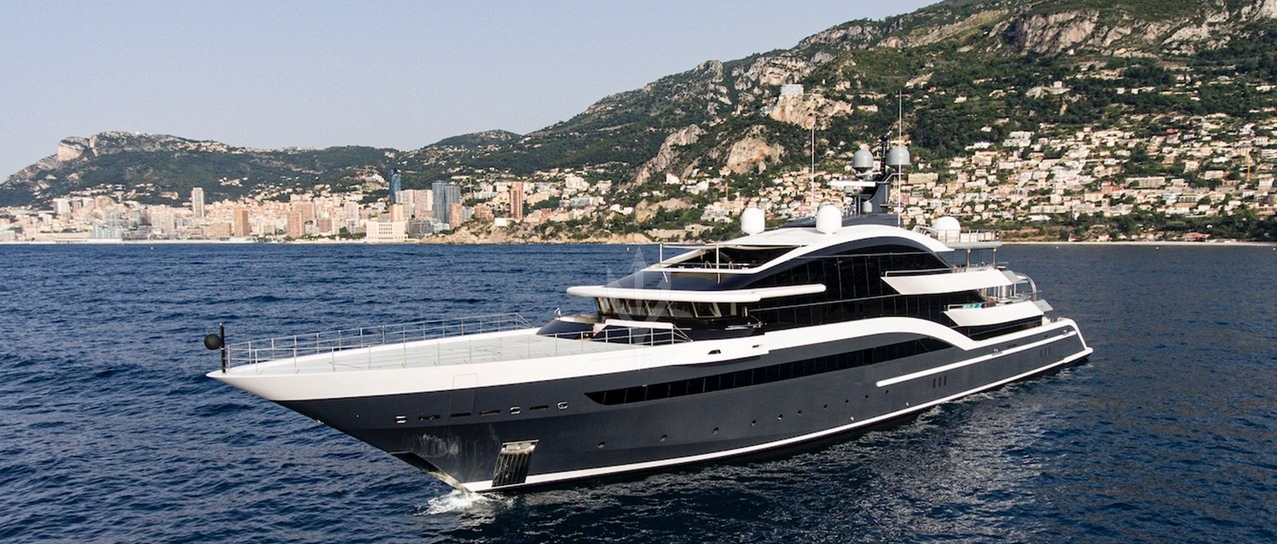 LUNA yacht charter 1