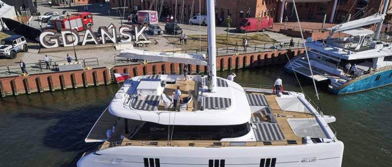 FEEL THE BLUE yacht charter 1