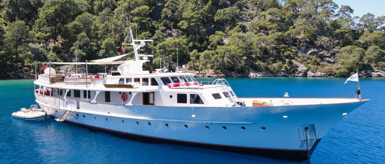 ALHAMBRA yacht charter 1