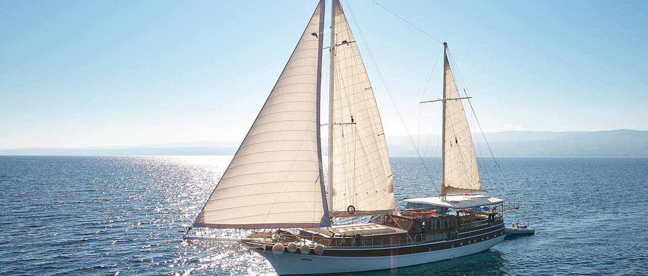 LINDA yacht charter 1