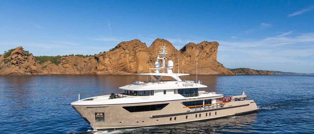 AMIKA yacht charter 1