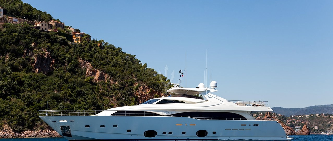 ROBUSTO yacht charter 1
