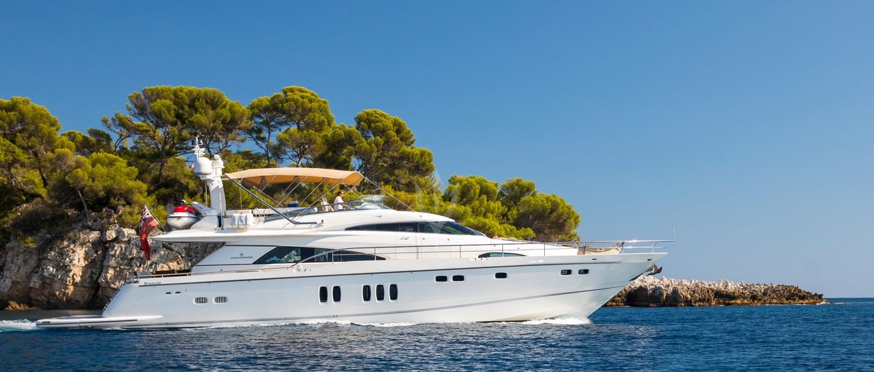 D5 yacht charter 1