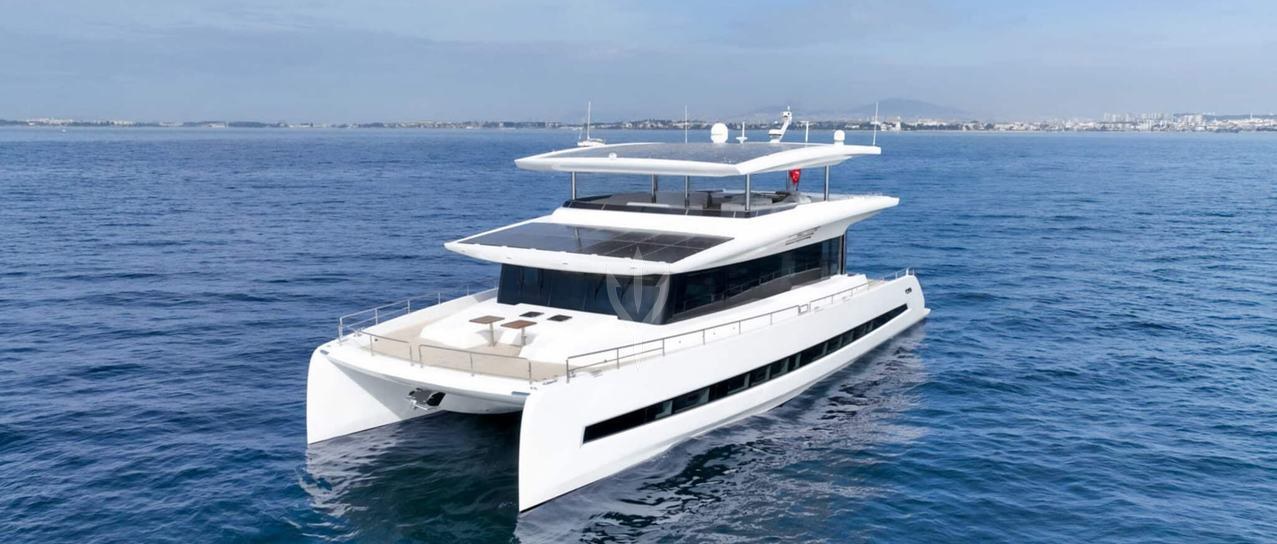 ATRAVERSIA yacht charter 1