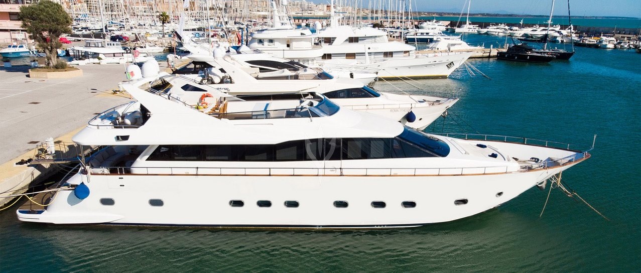 FIRST LADY II yacht charter 1