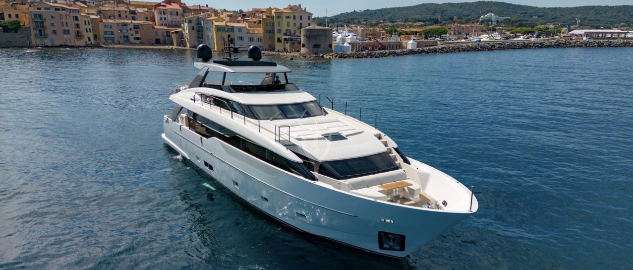 PAUSE yacht charter 1