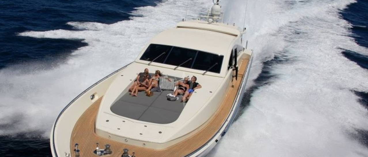 MOON GLIDER yacht charter 1