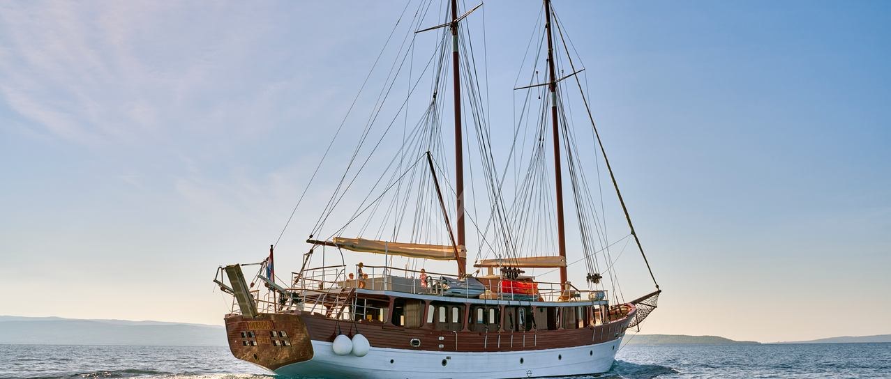 ROMANCA yacht charter 1