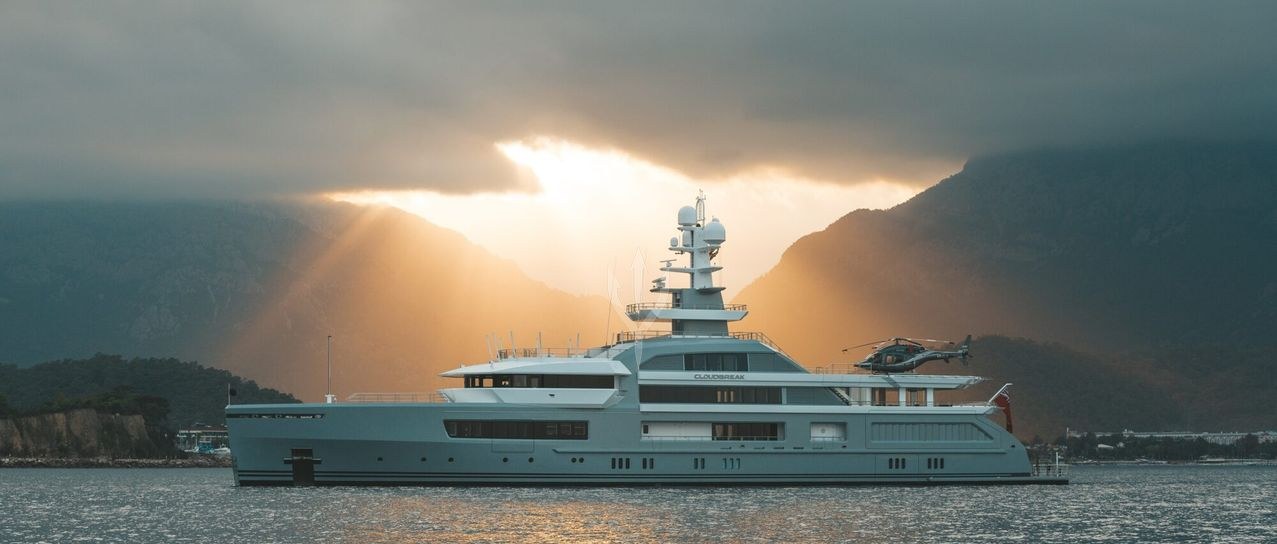 CLOUDBREAK yacht charter 1