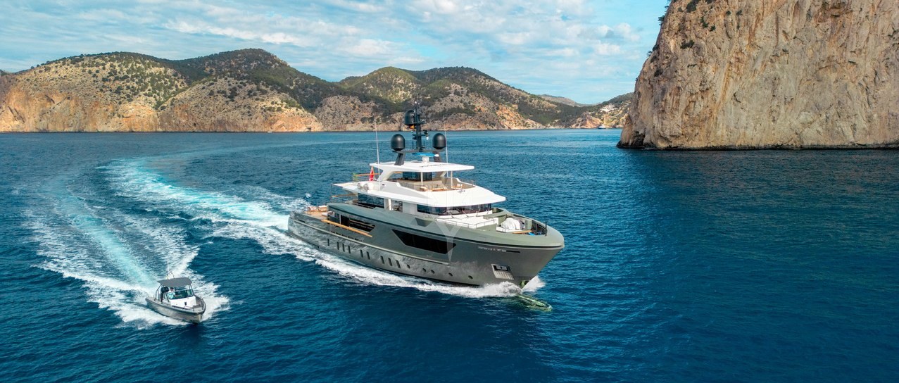 MOKA yacht charter 1