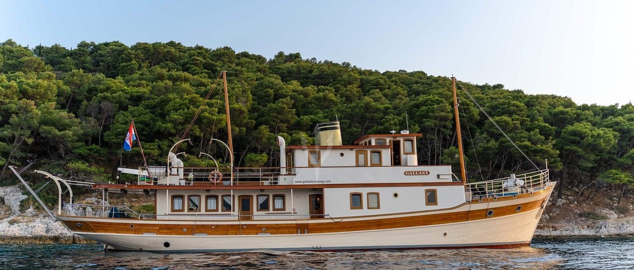 GALLANT yacht charter 1
