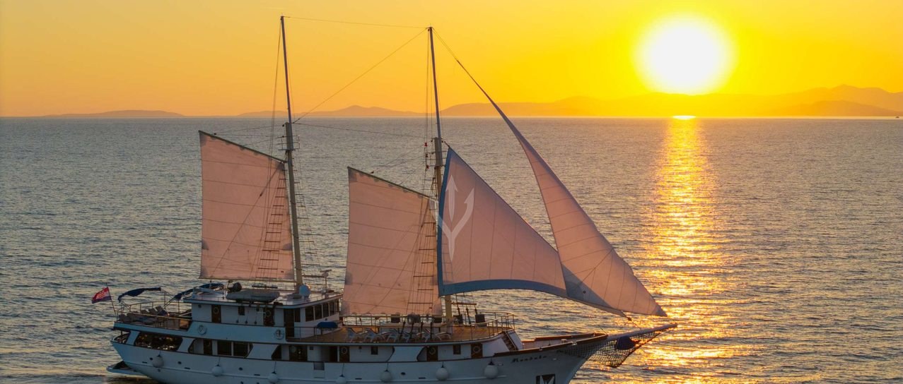 MENDULA yacht charter 1