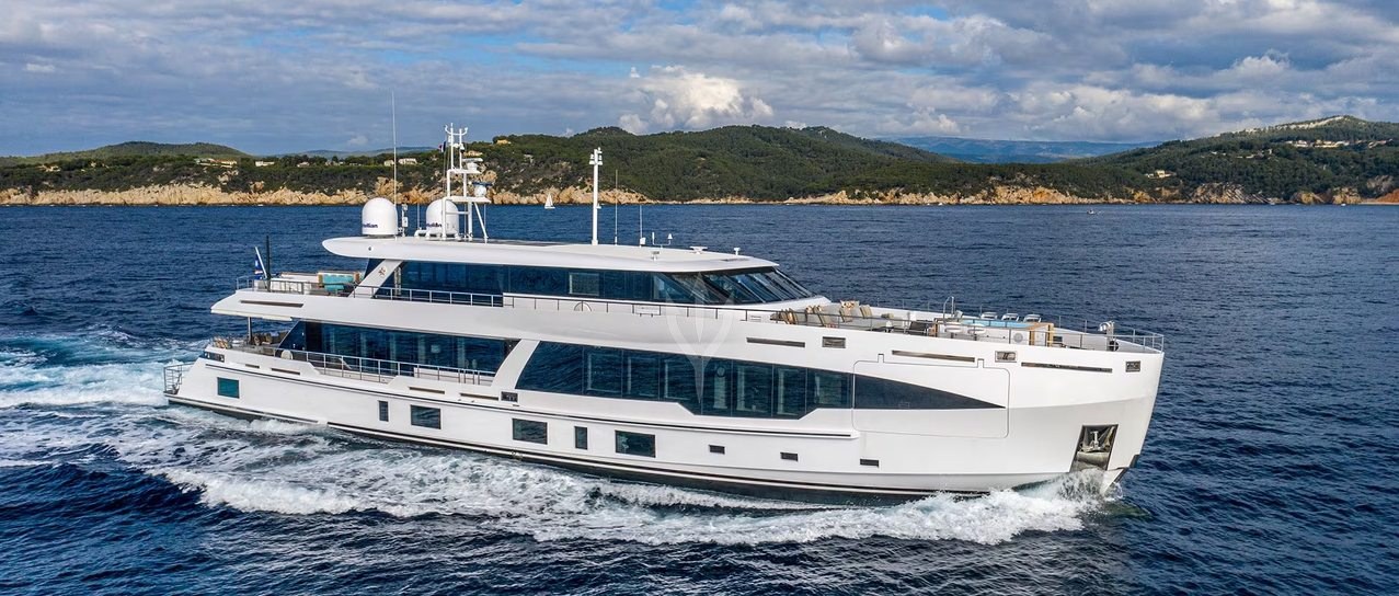 M55 yacht charter 1