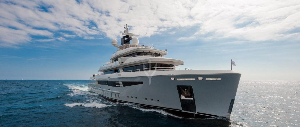 I NOVA yacht charter 1