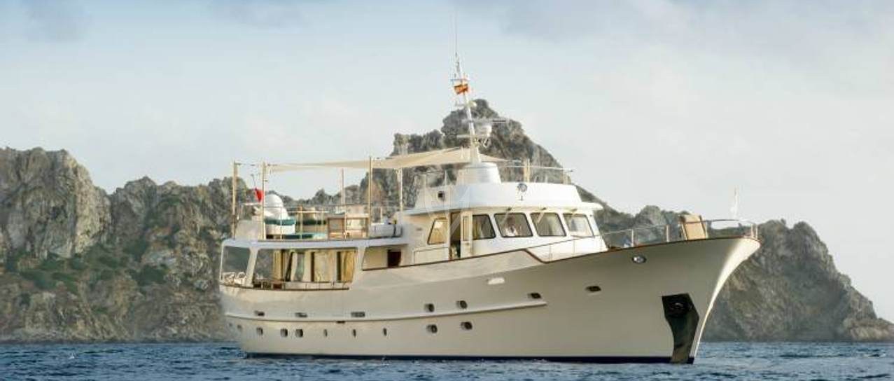 MONARA yacht charter 1