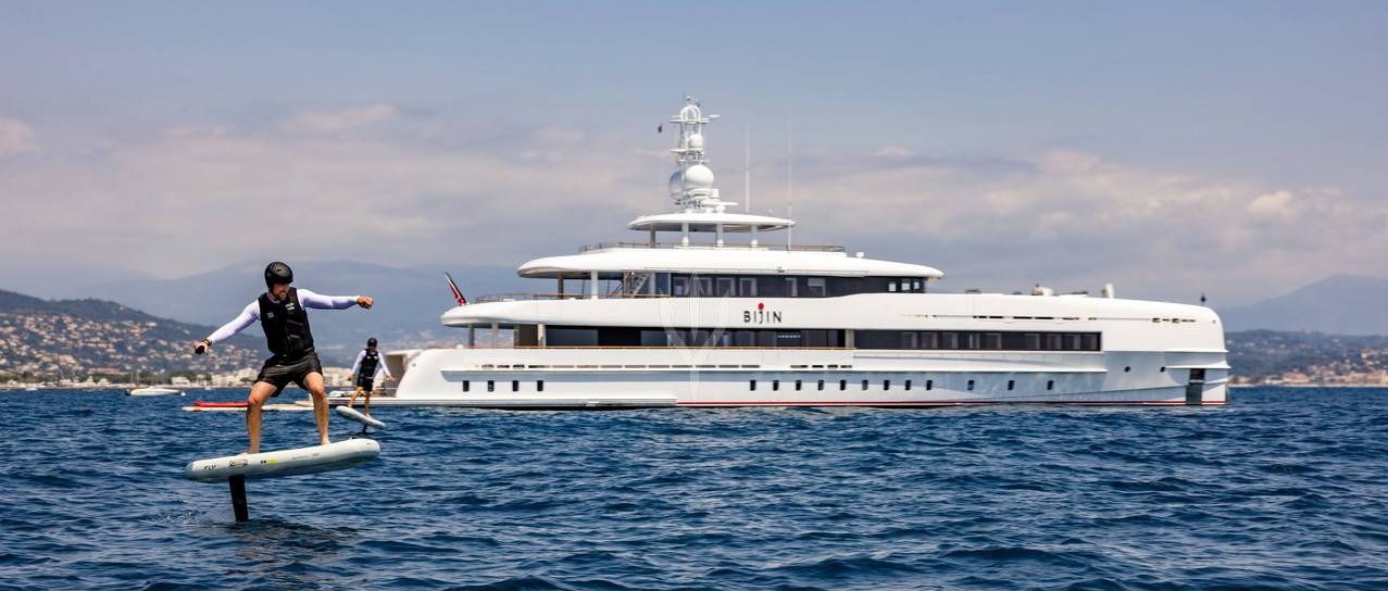 MOUNA yacht charter 1