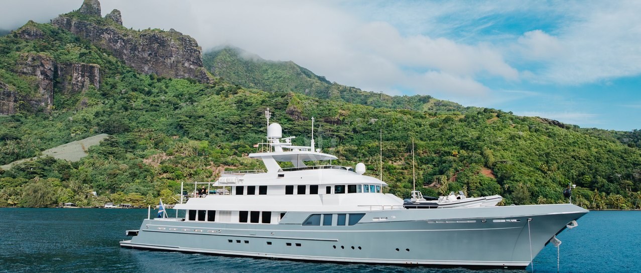 LIMITED RISKS yacht charter 1