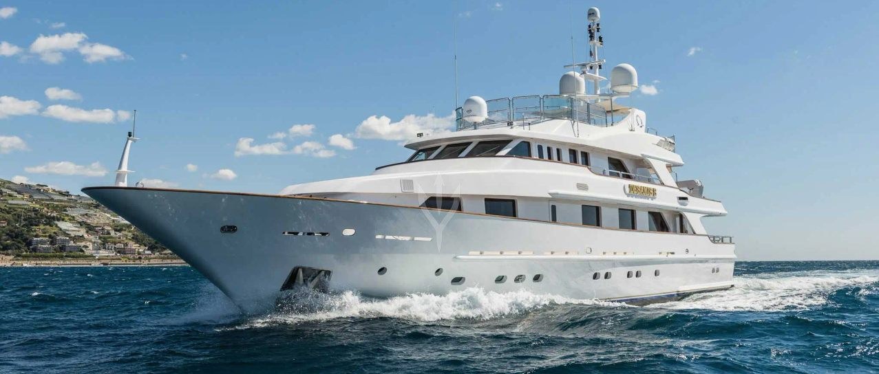 DESAMIS B yacht charter 1