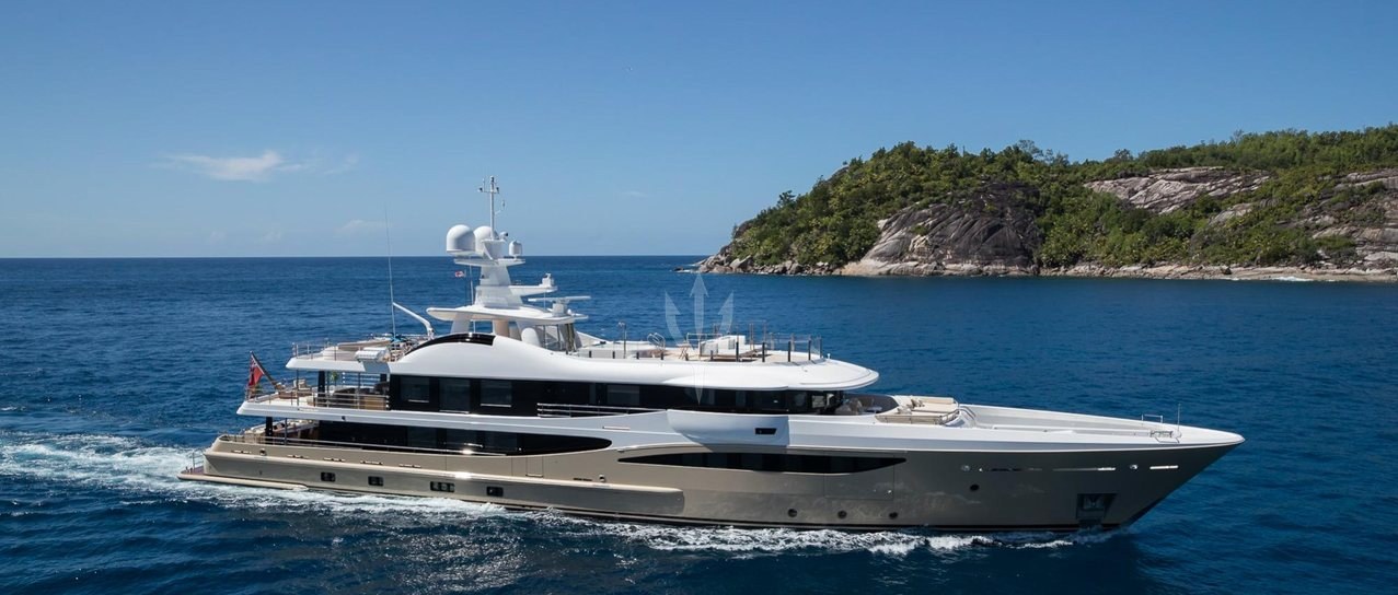 AMIGOS yacht charter 1