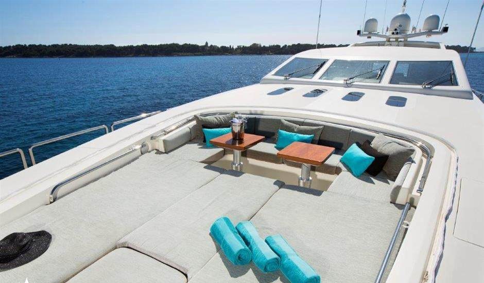 EOL B yacht charter 3