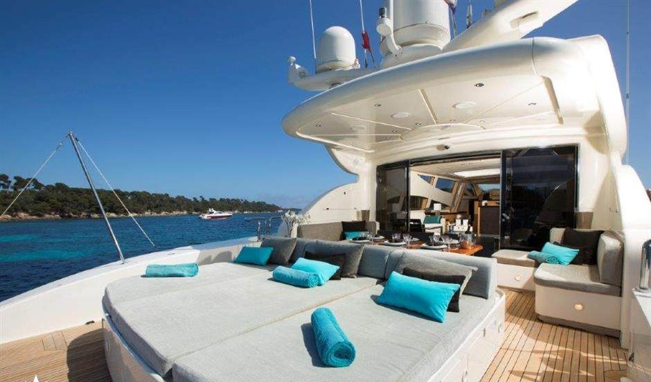 EOL B yacht charter 4