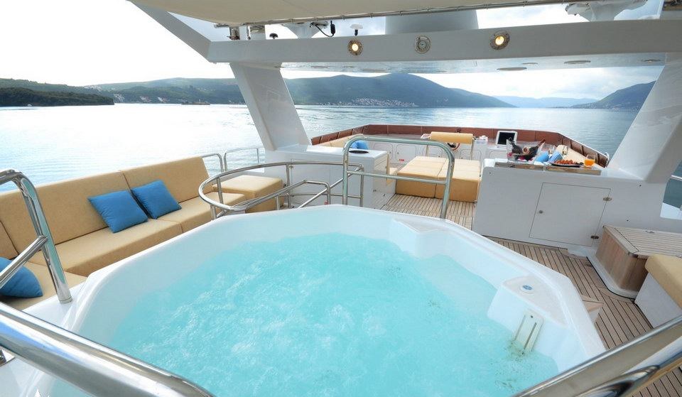 LADYSHIP yacht charter 4