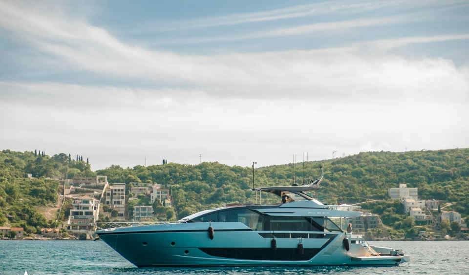 X SEVEN yacht charter 3