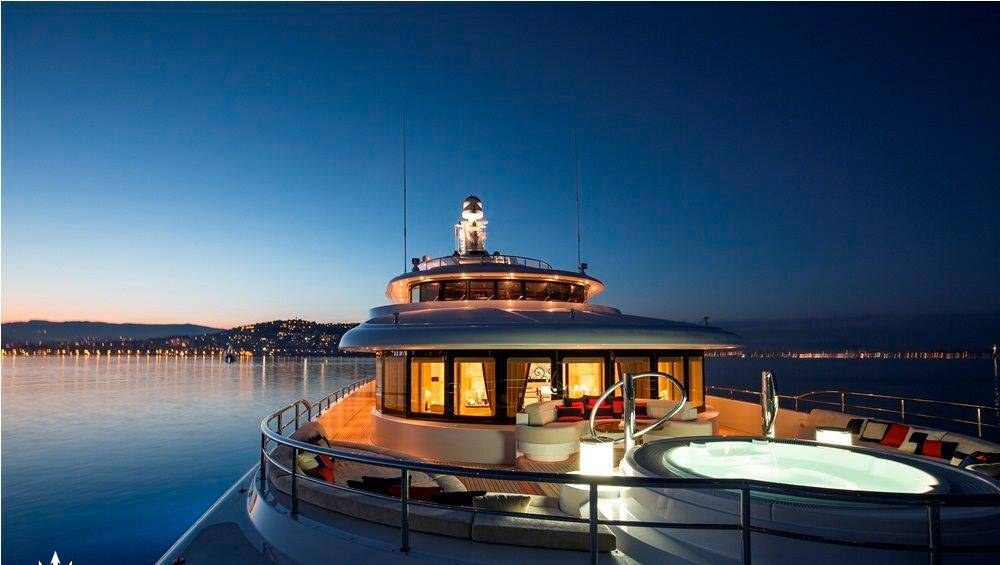 ARIENCE yacht charter 5
