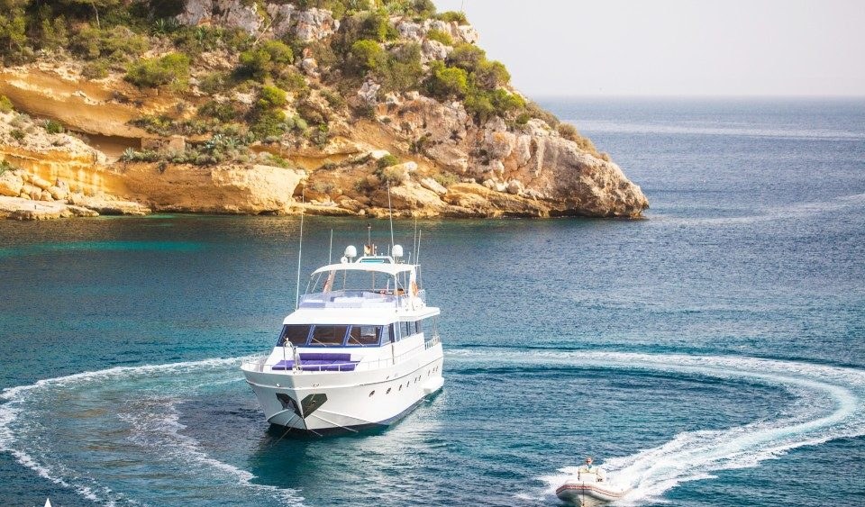 ACE SIX yacht charter 3