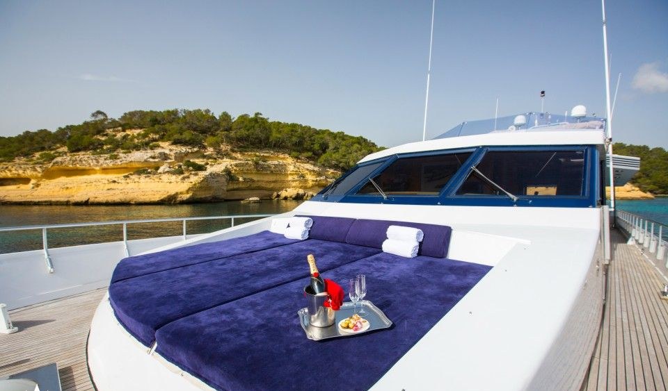 ACE SIX yacht charter 4
