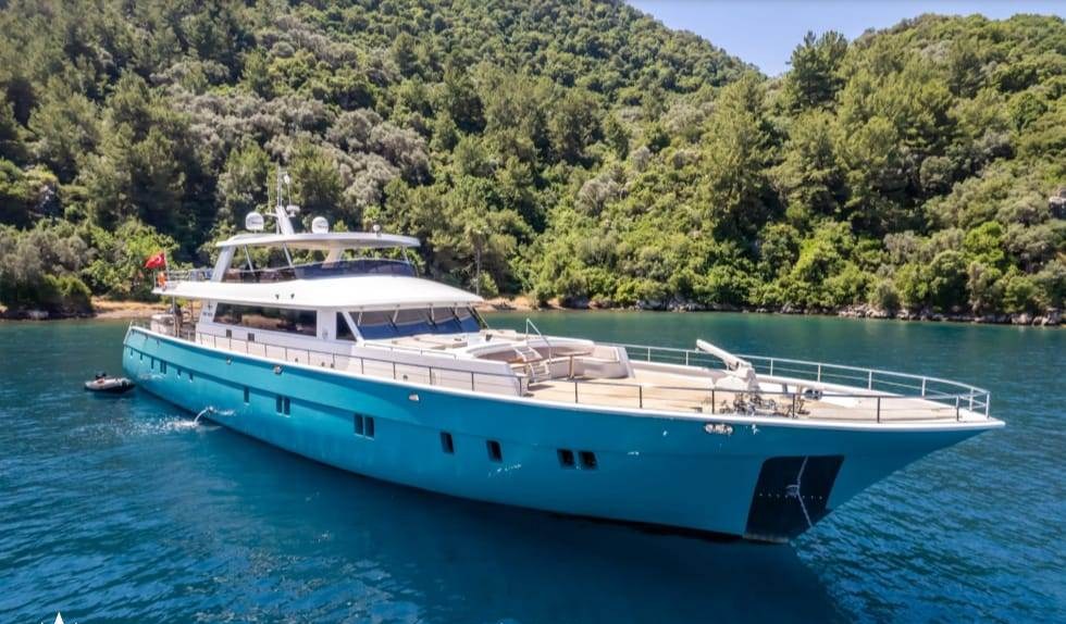 DEEP WATER yacht charter 2