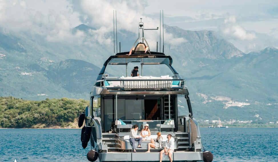 X SEVEN yacht charter 5