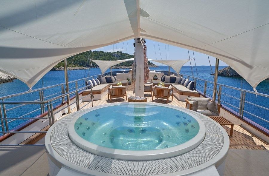 MARALLURE yacht charter 3