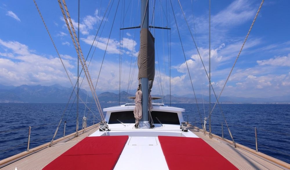 MOSS yacht charter 3