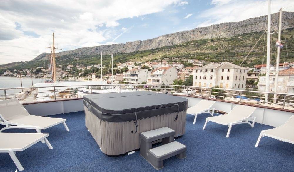 SAN ANTONIO yacht charter 3
