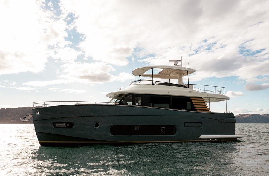 AZIMUT MAGELLANO 66 yacht charter 2