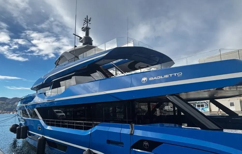 SUI GENERIS yacht charter 4