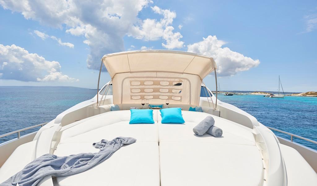 DANZAS yacht charter 3