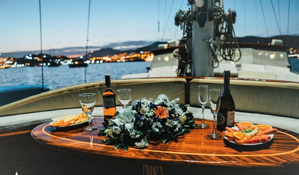 WICKED FELINA yacht charter 4