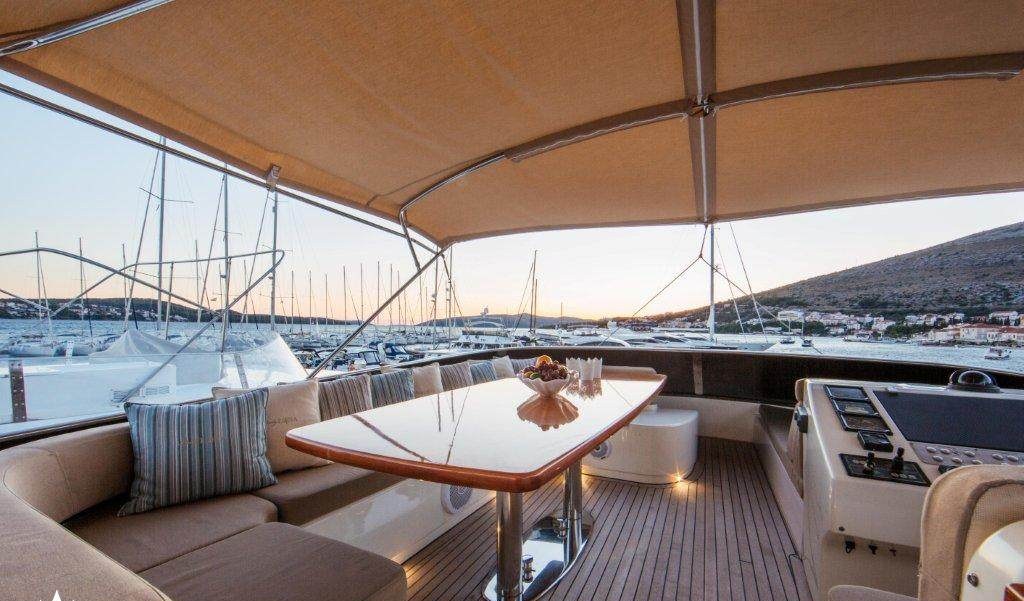LADY LONA yacht charter 5